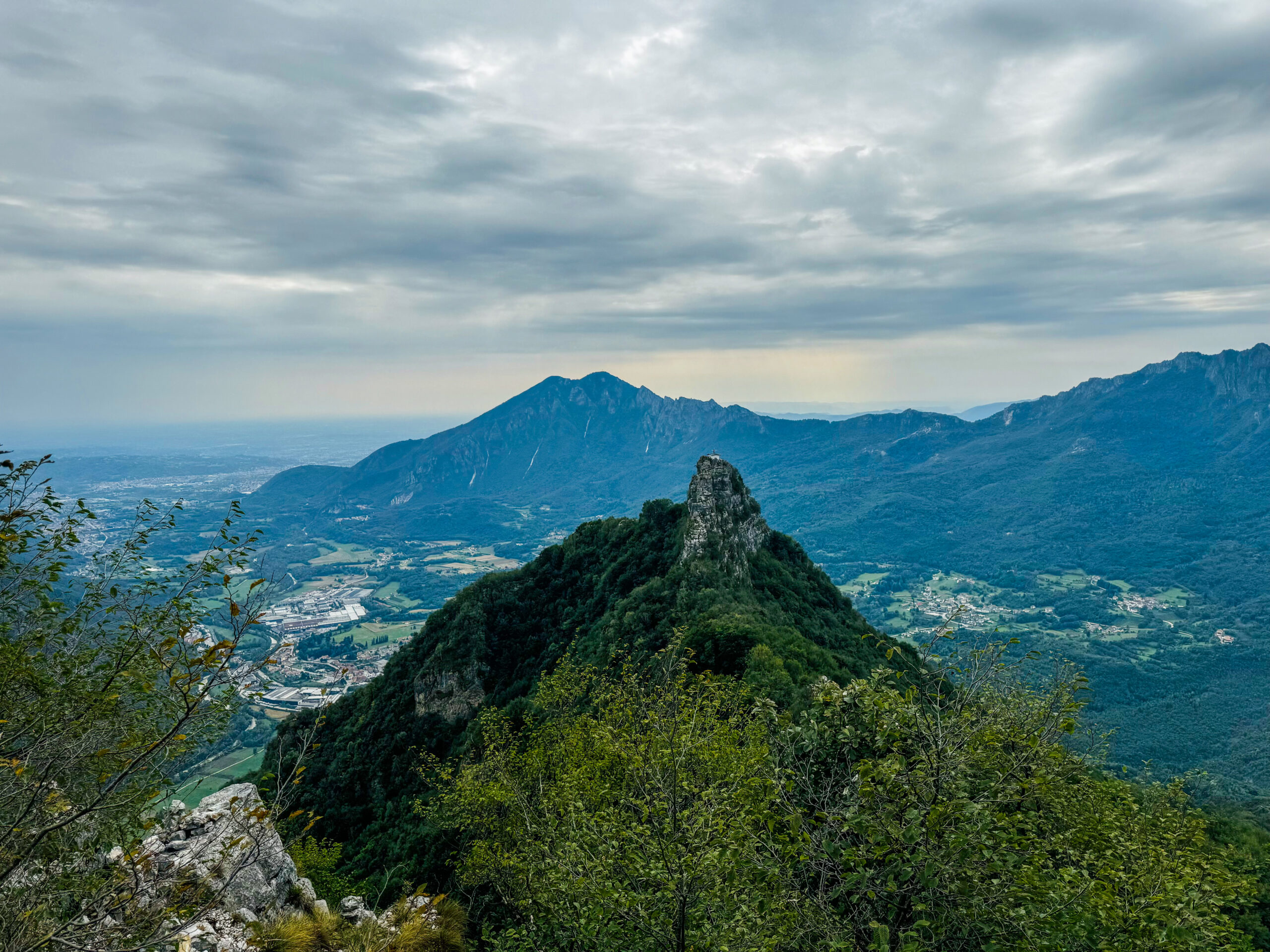 Vista su Cima Caviojo da Cima Neutra