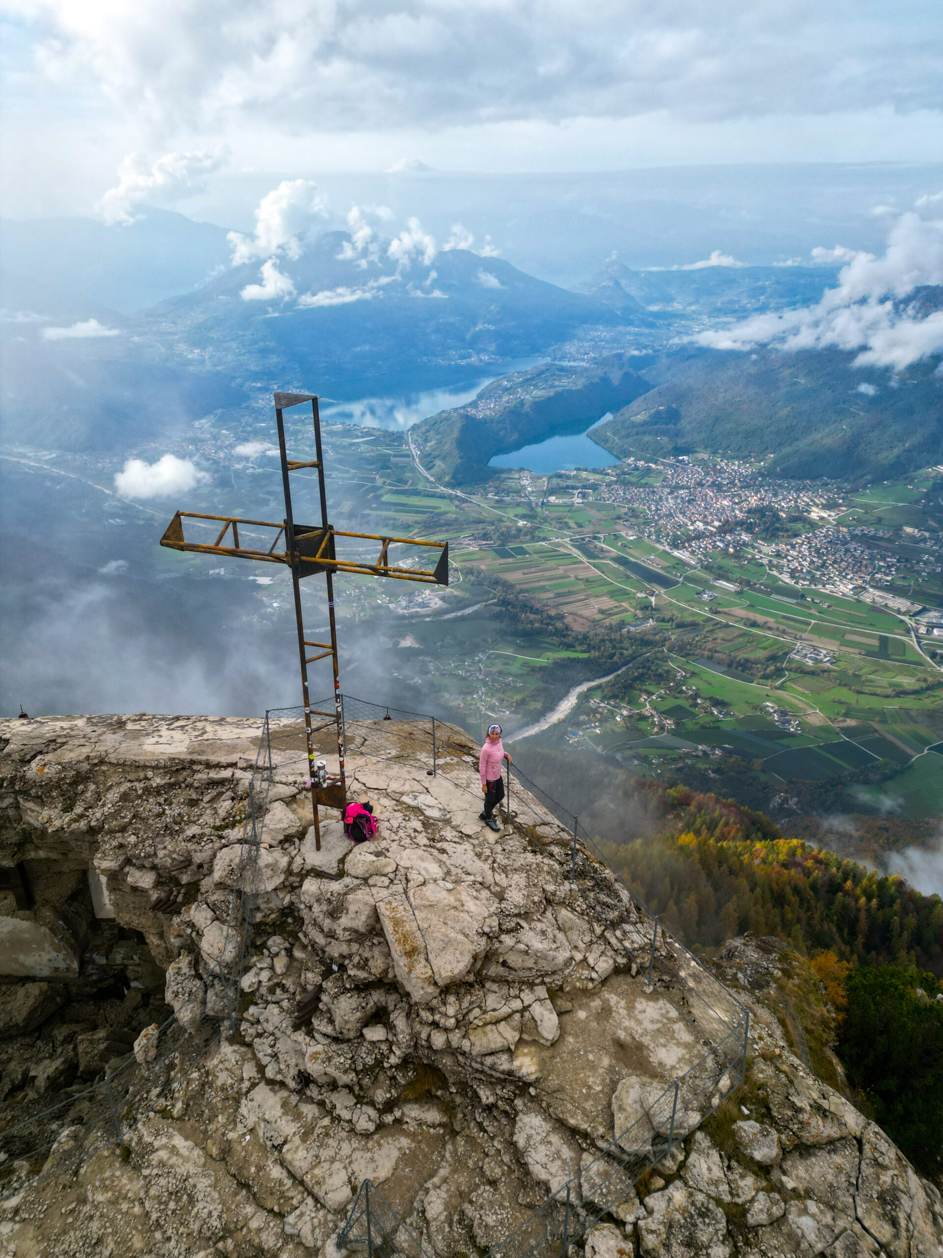 Cima Vezzena e il panorama sui laghi