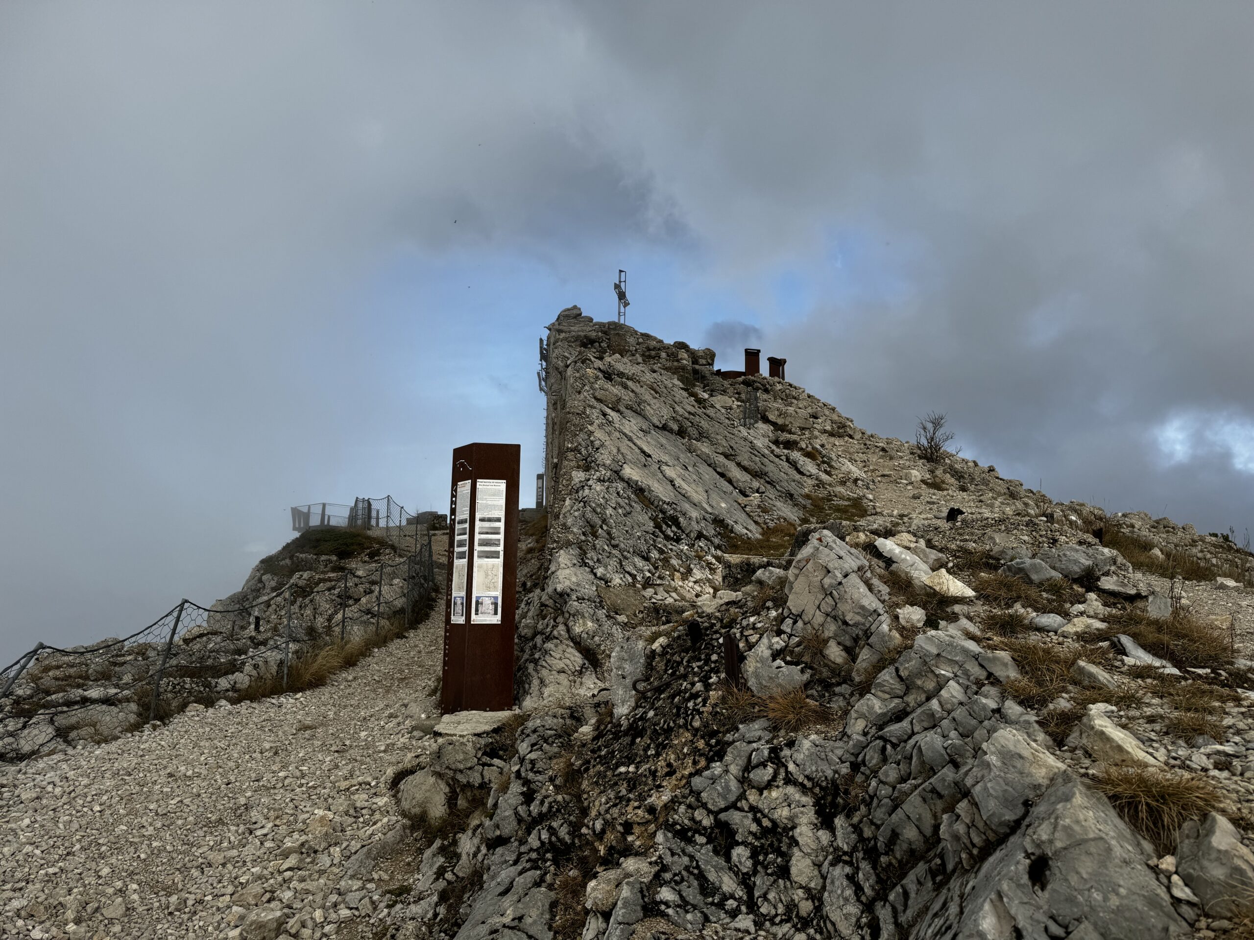 La croce di vetta del Pizzo di Levico o Cima Vezzena