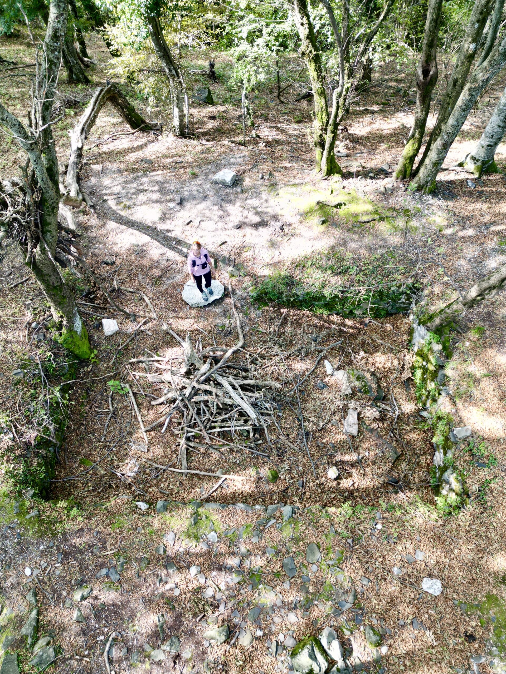 I resti dell'antica fortificazione sul monte Purga